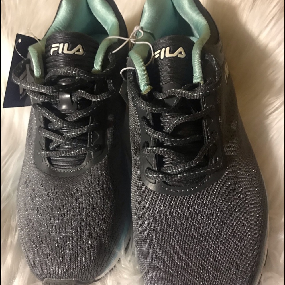 Brand new FILA women’s tennis shoes memory foam
